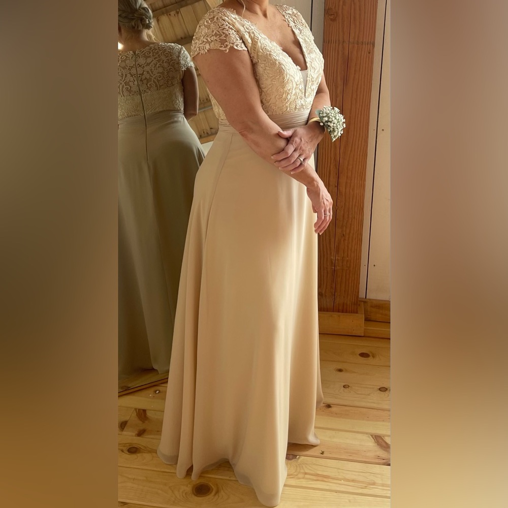 JJ's House champagne Lace Detail Dress